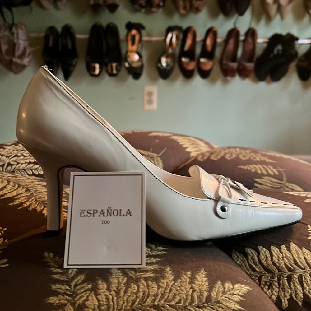 Cream Leather Pointed-Toe Heels